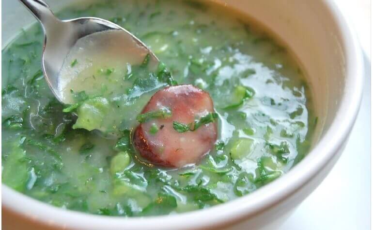 "Caldo Verde" é uma sopa tradicional de Bragança e vem sempre acompanhado de uma rodela de chouriço!