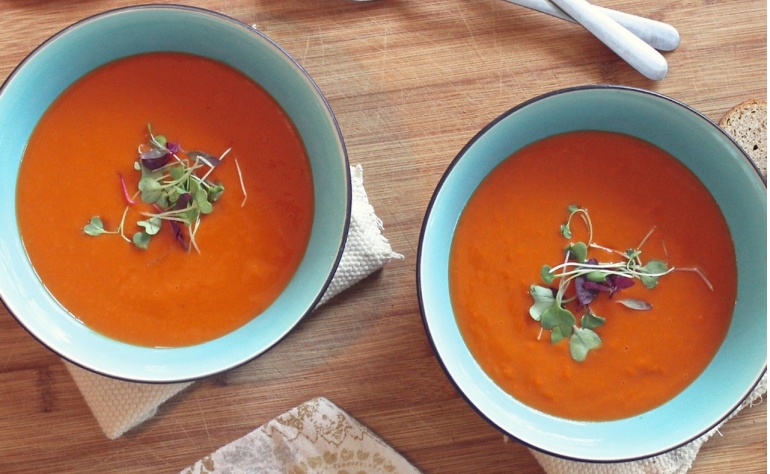 La zuppa di pomodoro è un piatto tipico e delizioso
