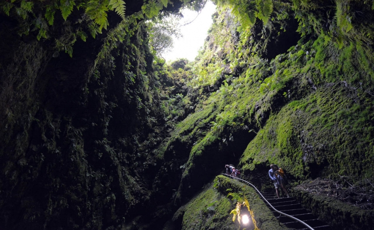 Algar do Carvão, a cave with need to explore in Terceira Island