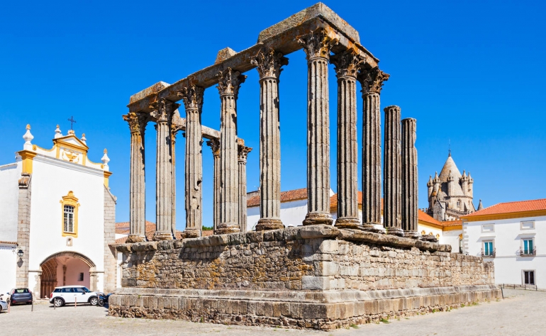 Le temple de Diane est un monument romain de la ville d'Évora
