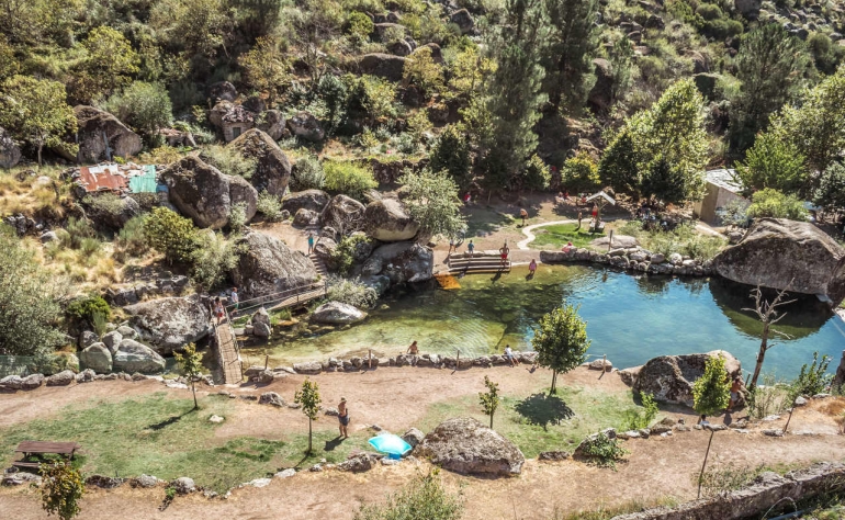Dans le Parc Naturel de Serra da Estrela, il est possible de se baigner dans cette piscine naturelle